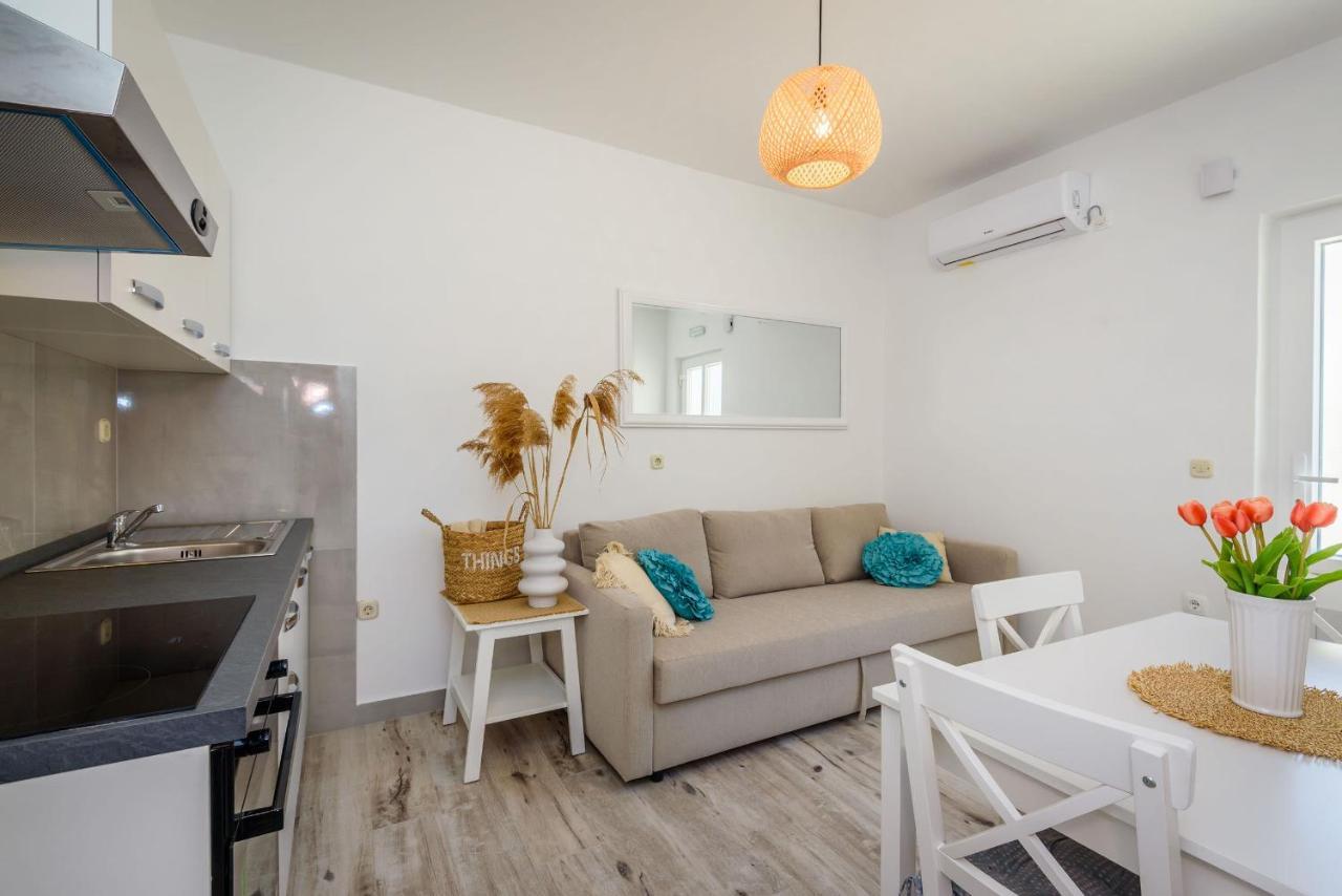 Apartments Morska Vila Komarna Extérieur photo