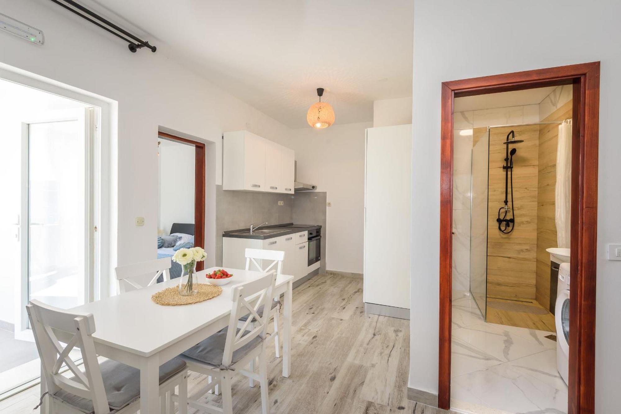 Apartments Morska Vila Komarna Extérieur photo