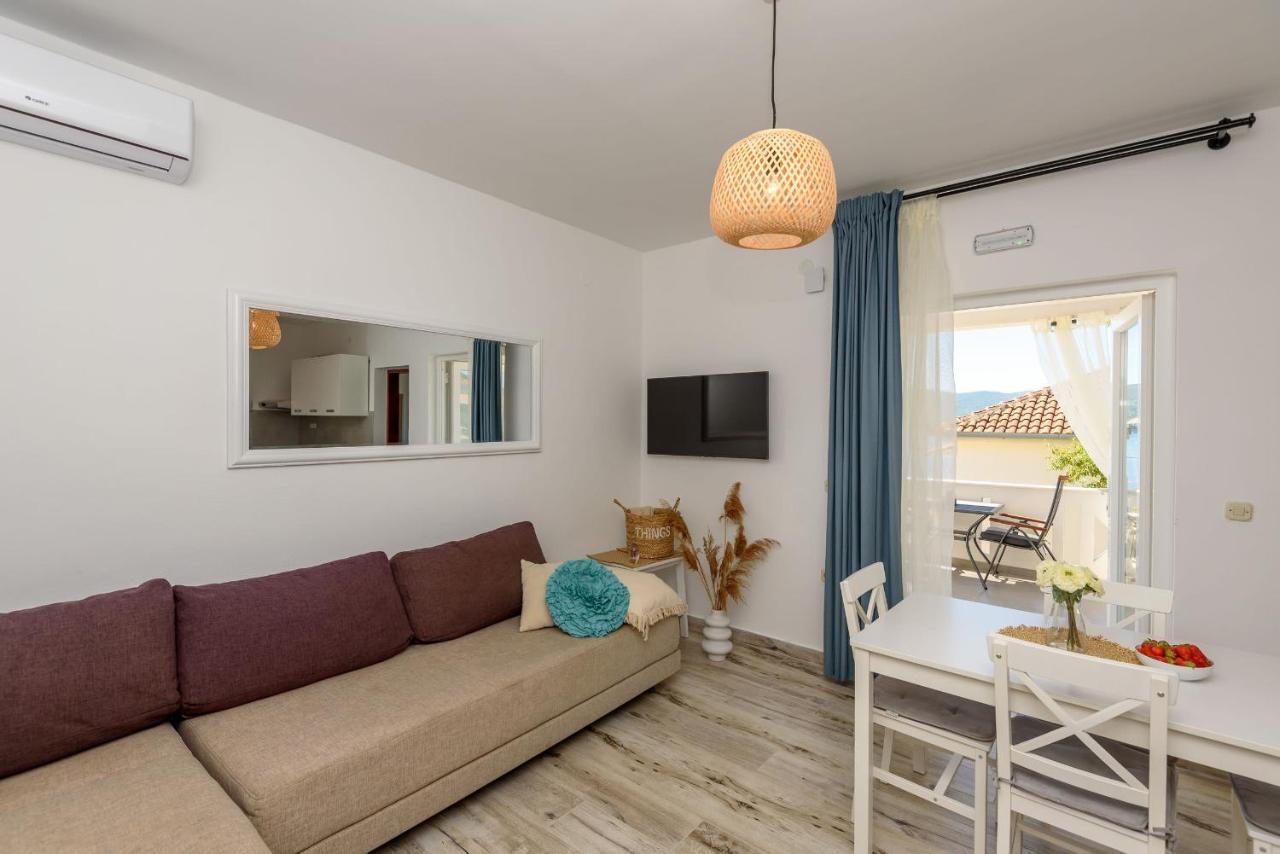 Apartments Morska Vila Komarna Extérieur photo