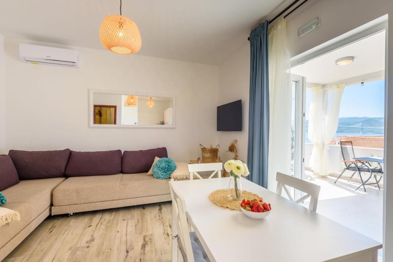 Apartments Morska Vila Komarna Extérieur photo